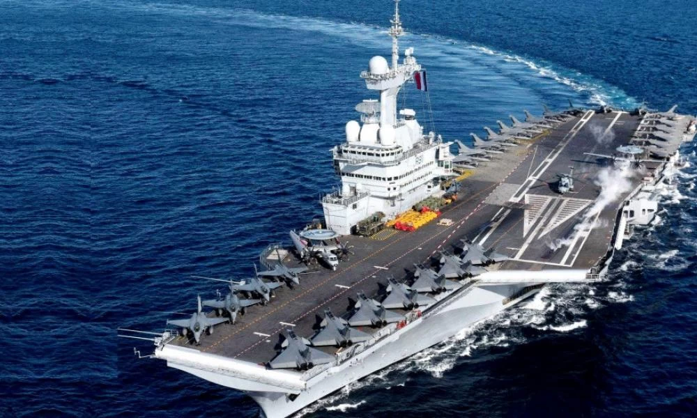 Νεκρή γυναίκα μέλος του πληρώματος του γαλλικού αεροπλανοφόρου Σαρλς Ντε Γκωλ